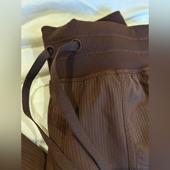 Lululemon Dance Studio Mid-Rise Jogger *Full Length Java — NWOT - Picture 6 of 11